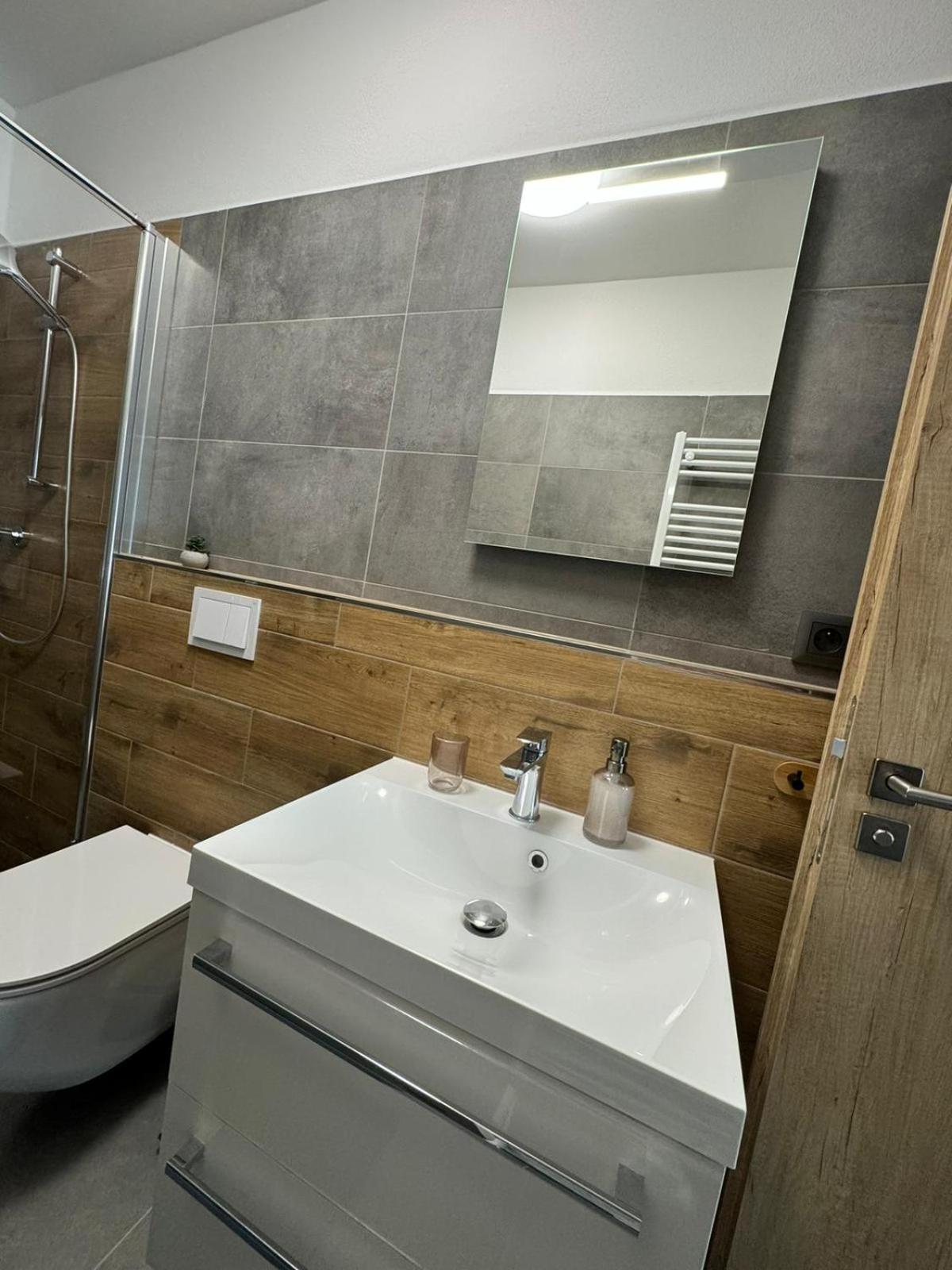 Hobiti Apartman - Sam Radslav Экстерьер фото